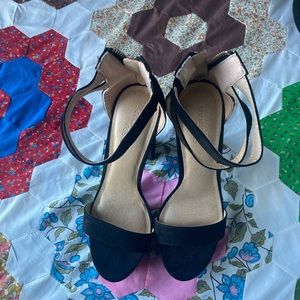 Never wore. My daughter got these for prom and never wore them.